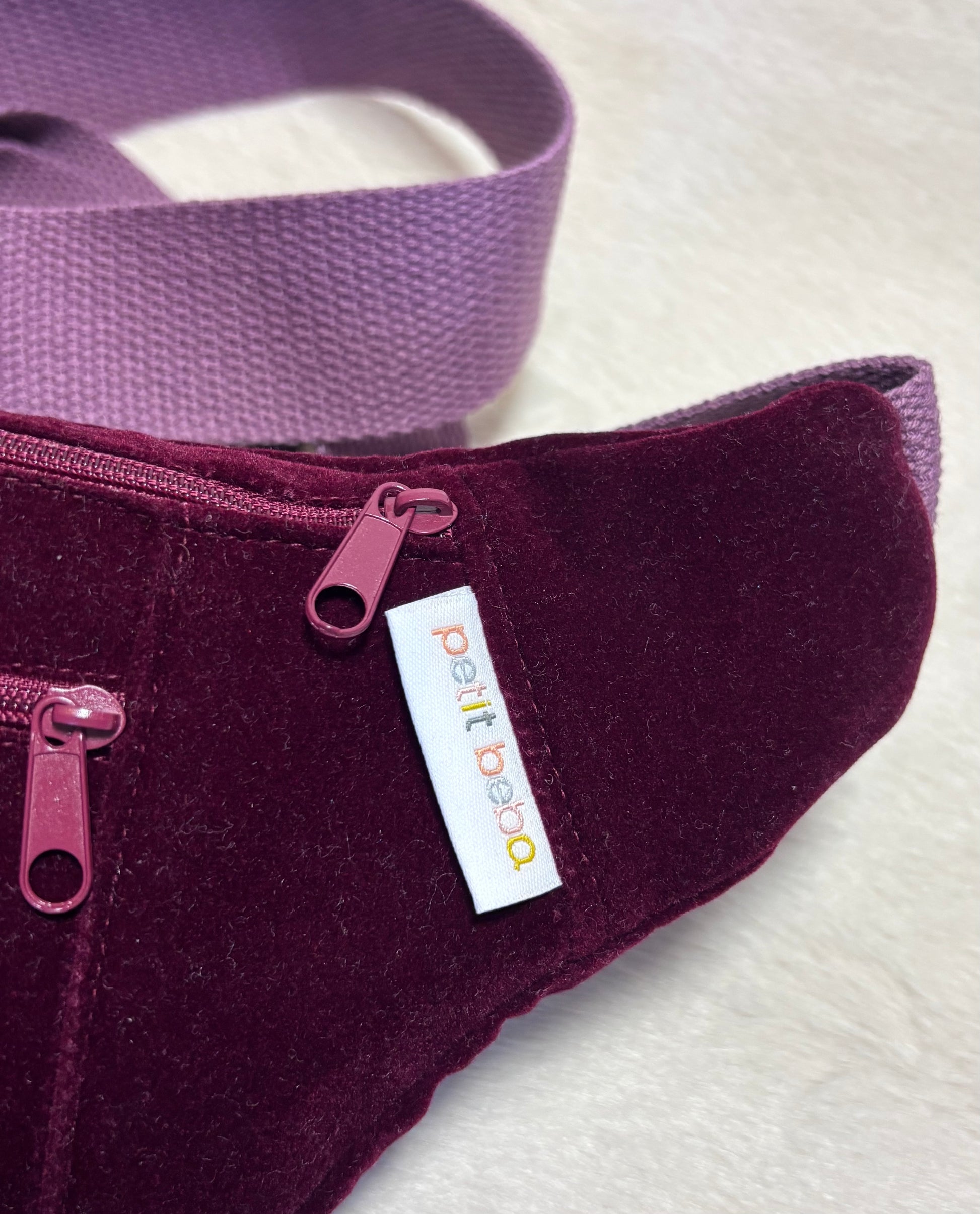 sac banane pour adulte en velours prune avec sangle lilas - petit beba