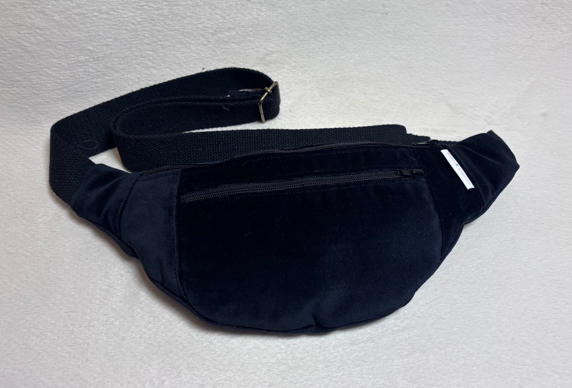 sac banane signature pour adulte en velours noir avec sangle noir -petit beba