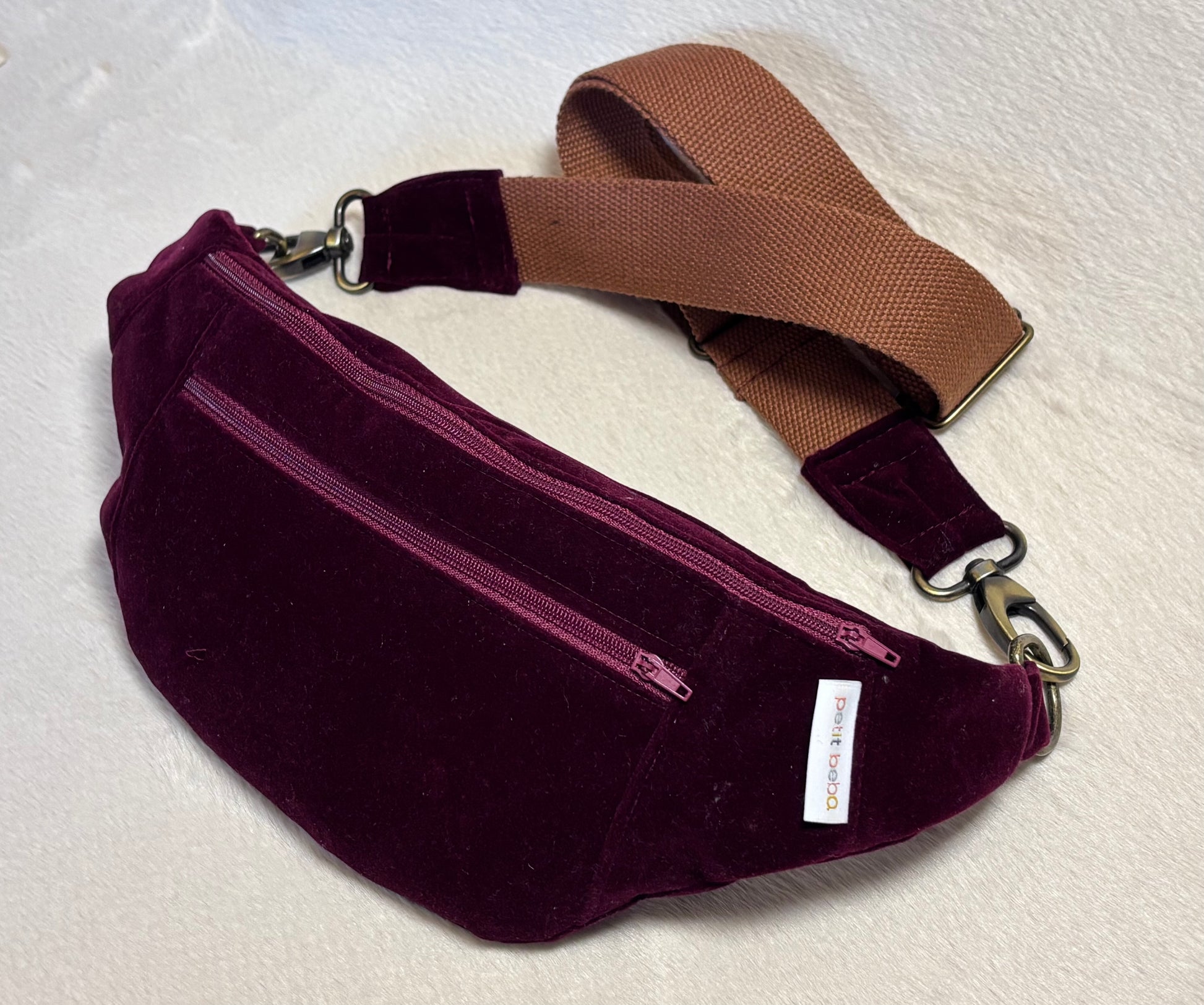 sac banane signature pour adulte en velours bordeaux - petit beba